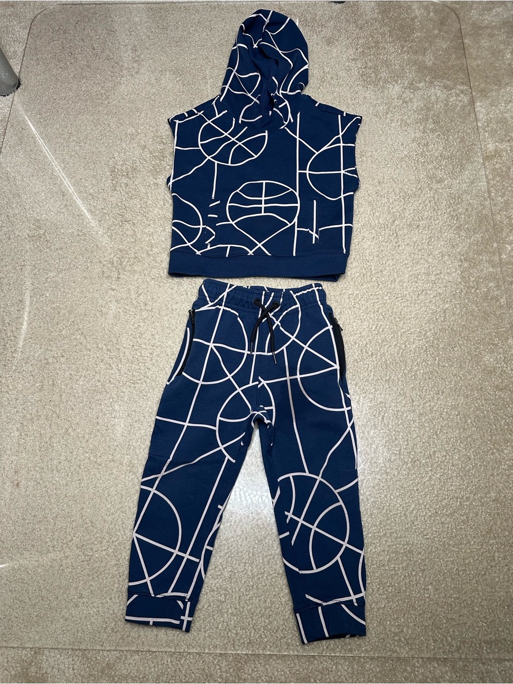OLD NAVY DYNAMIC BASKETBALL & COURT PRINT 2 PIECE SET HOODED TOP & PANTS